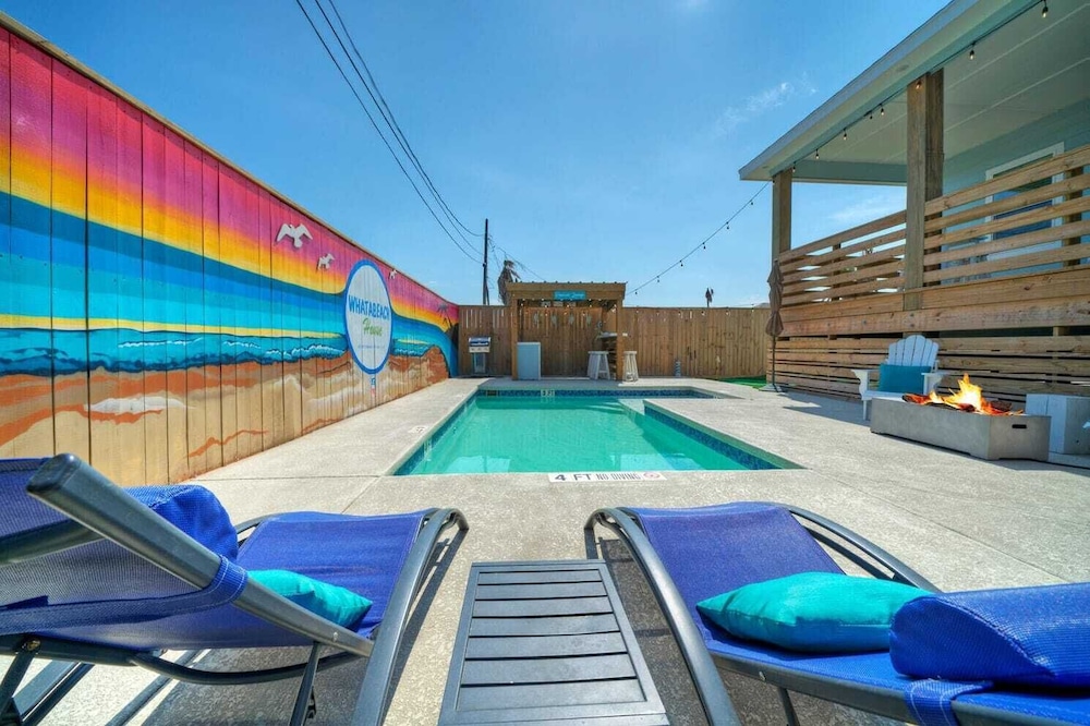 Sleeps 22! 2 Homes Priv Pool, Putting Green, Bar, Deck, Prime Port A Location