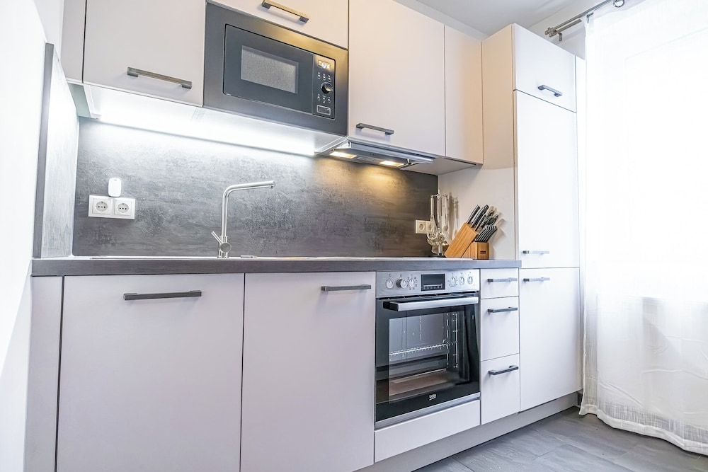 Amazing 2BR 1LR Apt Near Donaustadt