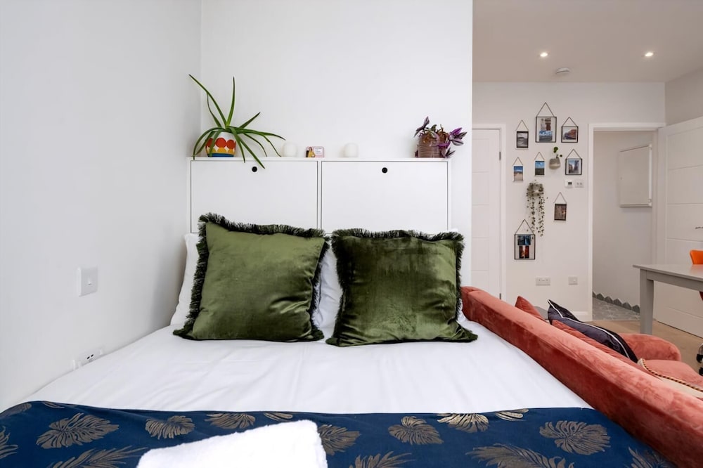 Stylish Brixton Hill Studio With Modern Charm