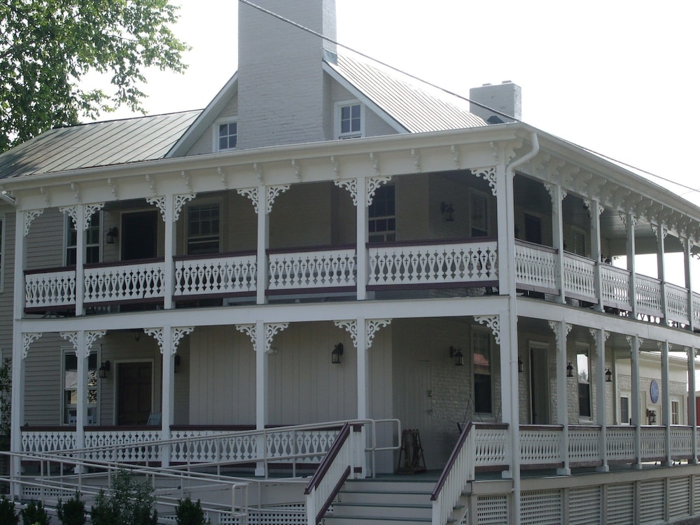 Hopkins Ordinary Bed Breakfast and Ale Works
