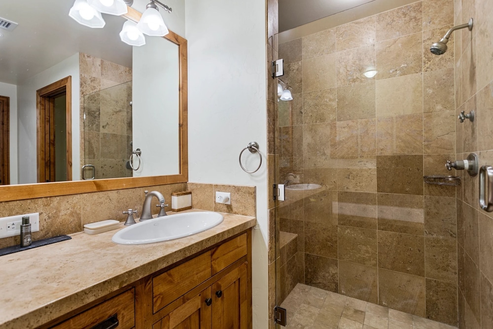 Shooting Star Lodge at Deer Valley Resort - Three Bedroom Residence #206 3 Condo