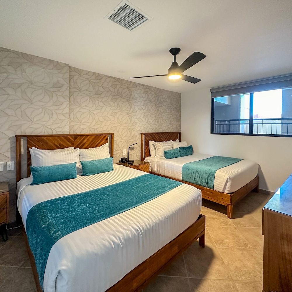 Luxury Ocean View Condo w Huge Deck