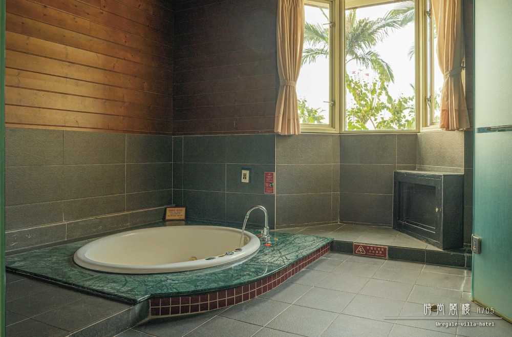 Regale Villa Hotel