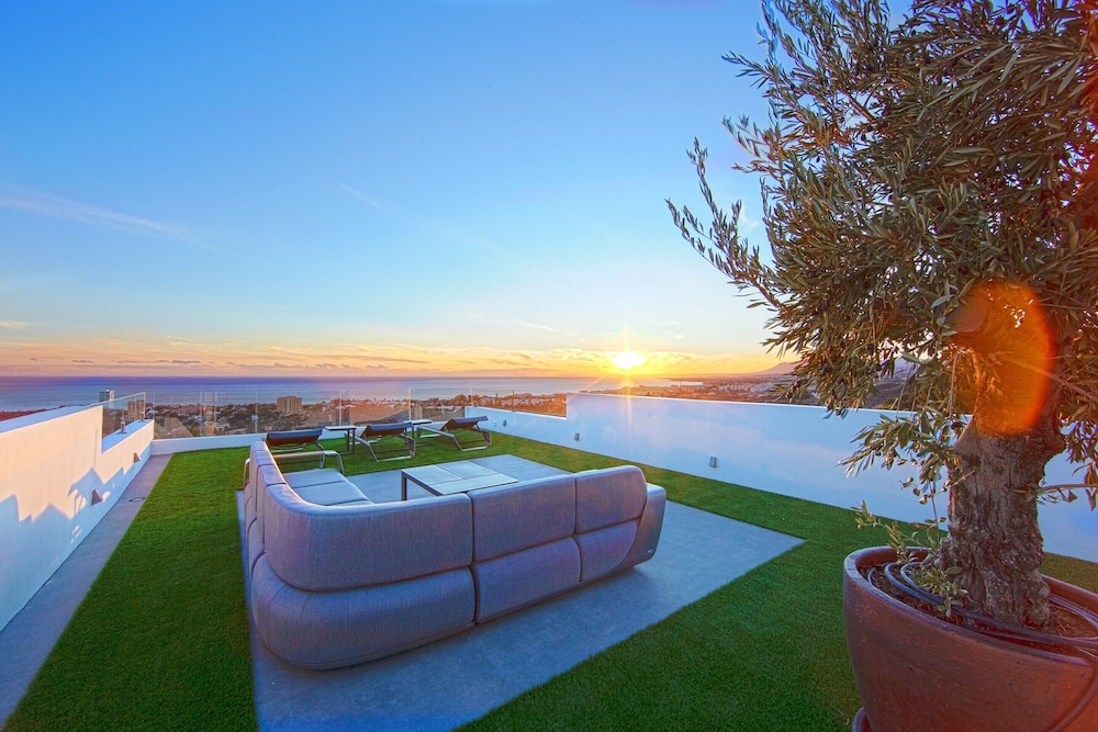Villa in Marbella With Private Heated Pool