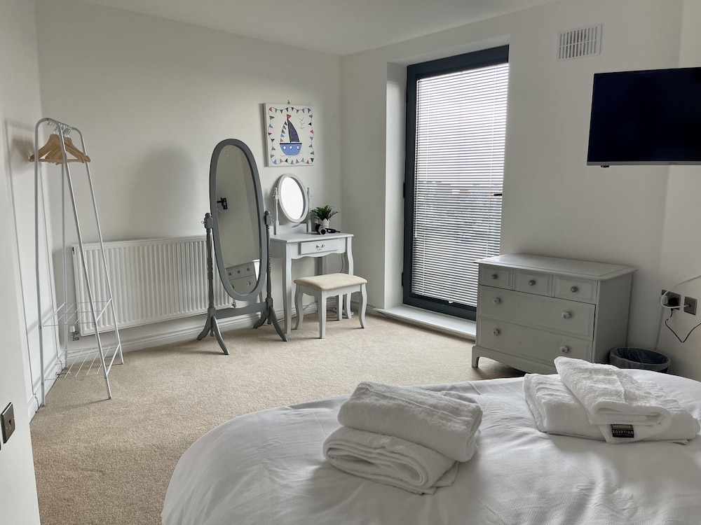 Superior 2 Bedroom Condo With Stunning Sea Views view 2