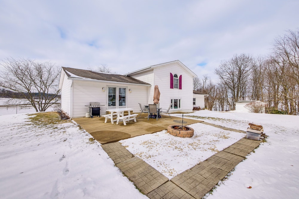 Secluded Ohio Amish Country Getaway w/ Fire Pit