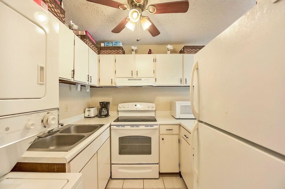 Kona Isle C24 view 2