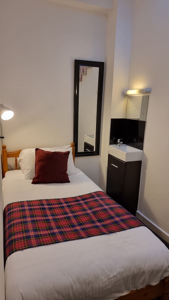 The Hampton Court Guesthouse