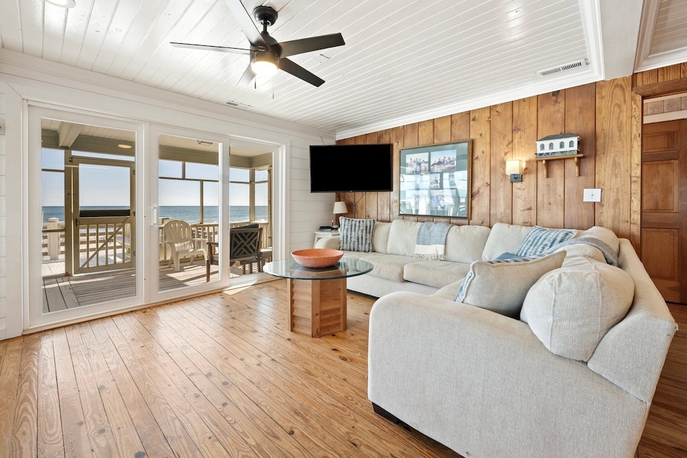 Laughin Place V 5 Bedroom Home by Peace Vacations