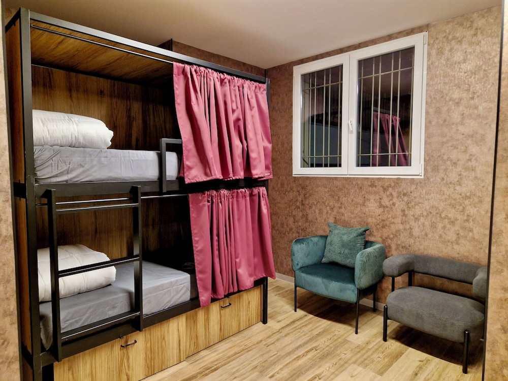 Velvet Hostel Business