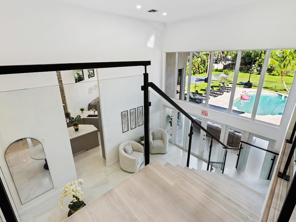 Luxurious 7-Bedroom Villa with Pool & Games