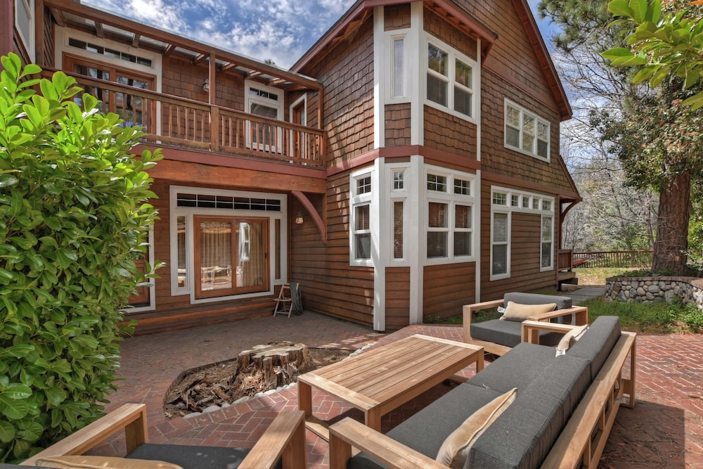 Matterhorn Peak Lodge – Upscale Mountain Escape