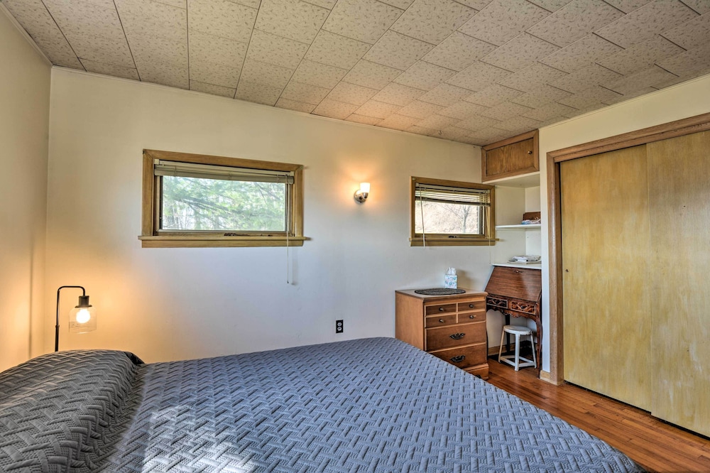 Cozy Home w/ Private Patio & Views, Hiking On-site