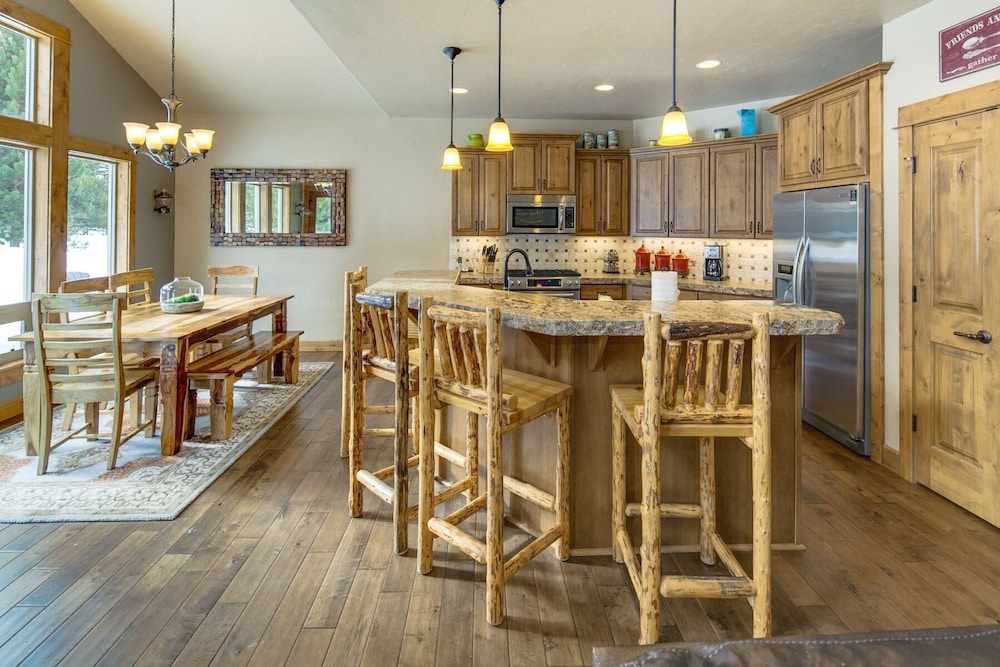 56540 Sunstone Loop 4 Bedroom Home