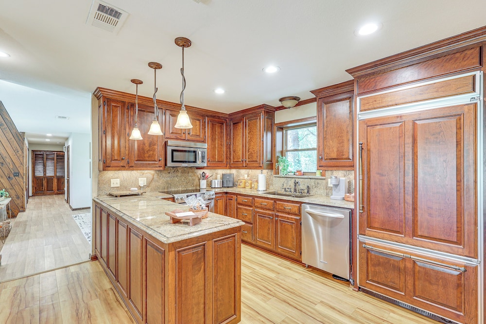 Waterfront Home w/ Playground Near Degray & Caddo!