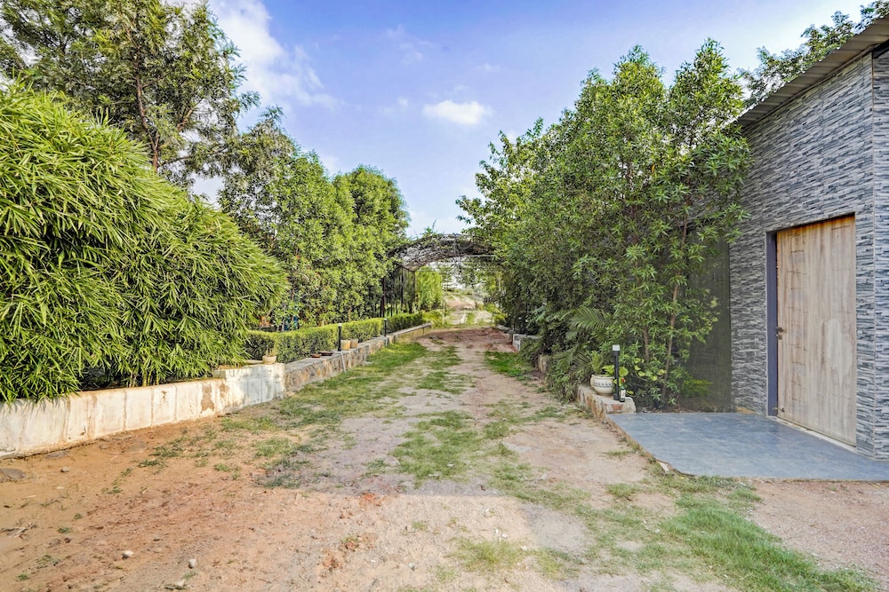 Alaya Stays Fortezza | Pet-friendly 6-BHK Farmhouse With Private Pool