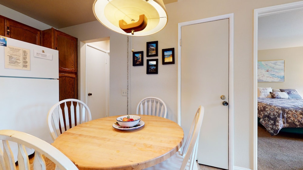 Hidden Valley Homestead - Near Hike/bike & More! view 5