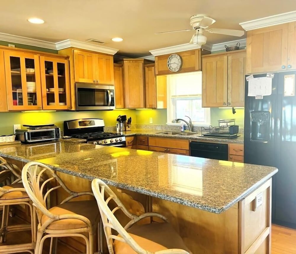Clamelot 4 Bedroom Home by RedAwning