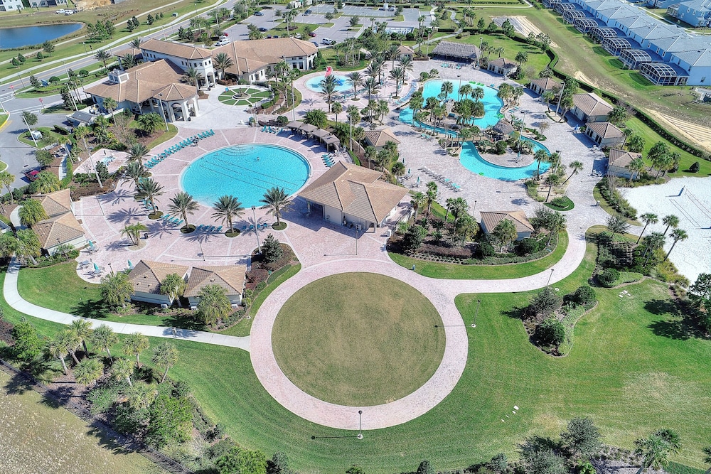 Wonderland Sleeps 14 Free Waterparks and South Facing Pool
