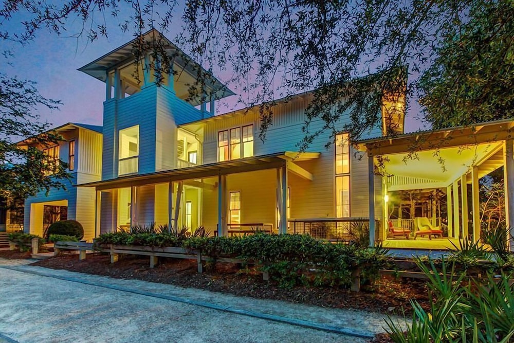 The White House of Watercolor 4 Bedroom Holiday Home by Five Star Properties