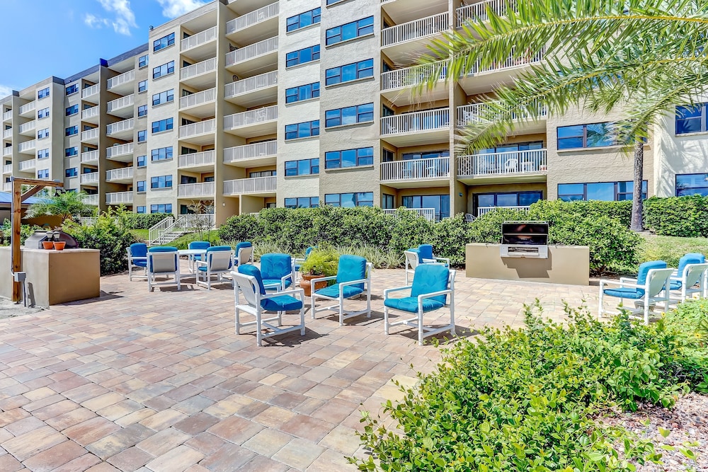 Fernandina Beach Vacations - Beach Condo Miles-long Views Sand and Sea, Access to Private Fishing Pier by RedAwning - Property Image 16