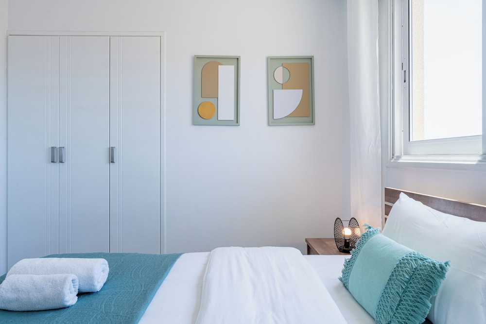 Olympus Stylish 2-BR Apt in Larnaca
