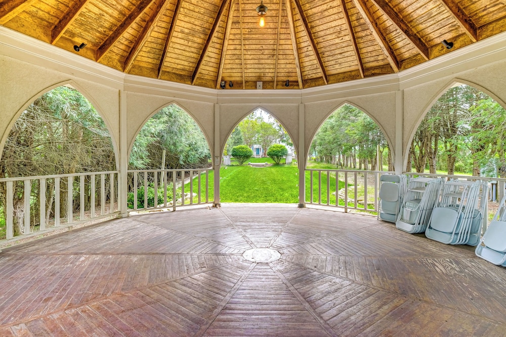 9-acre New River Retreat Near Radford University