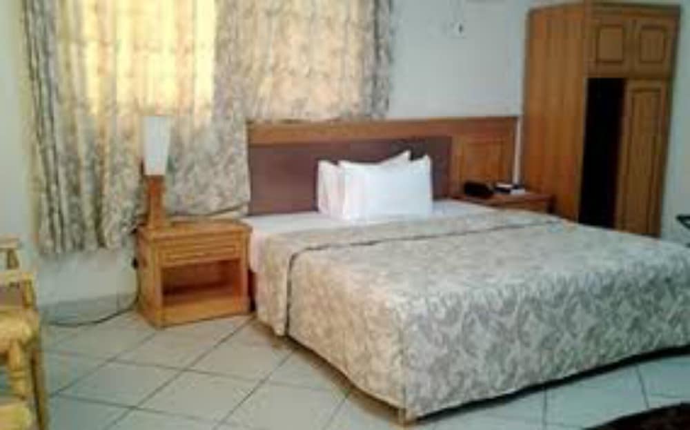 Luxurious Sunset Hotel in Kumasi view 3