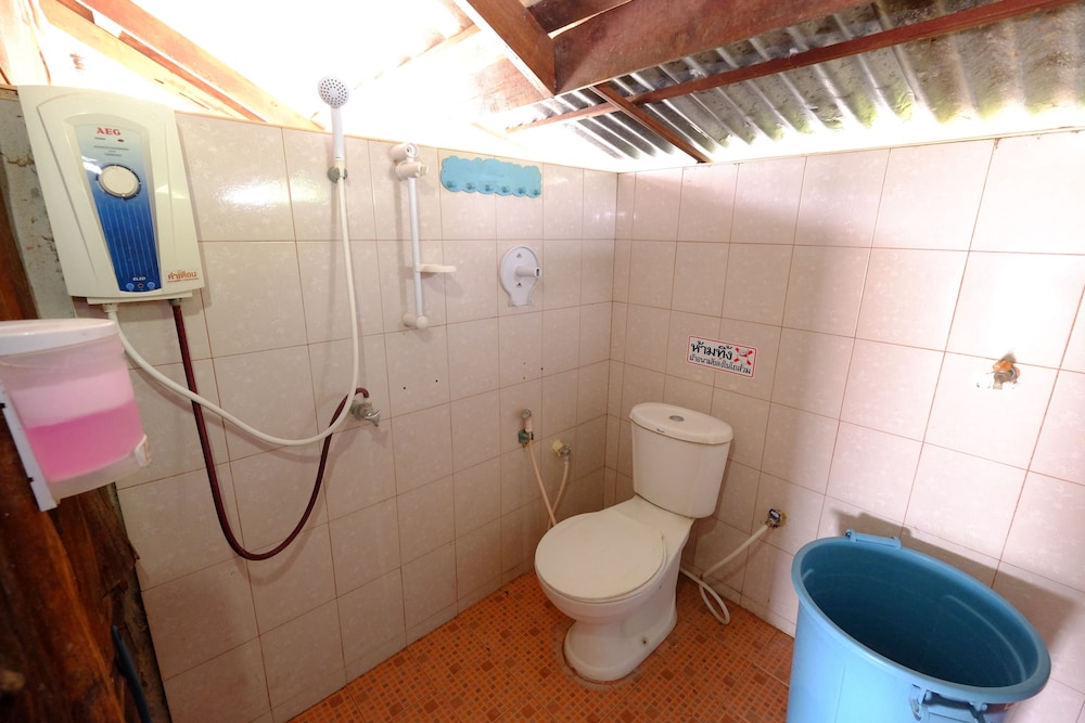 Baanpakrimklong Sukhamon Homestay & Resort