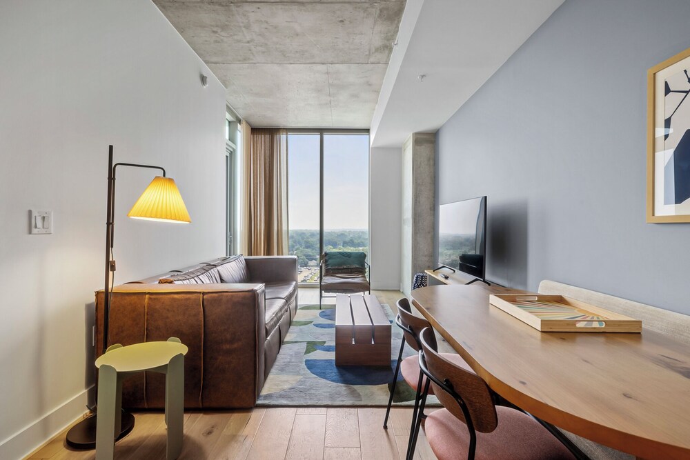 Modern Rainey St Oasis with Pool & Views - Image 3