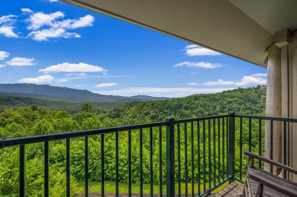 Sleeps 4 Hot Tub Indoor Pool Mountain Views