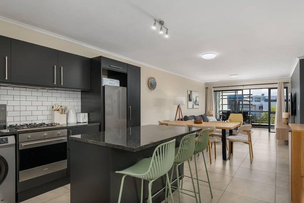 Modern 2 Bed Century City Apartment Pool Braai
