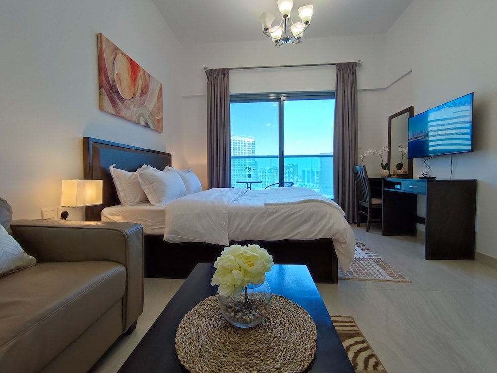 SuperHost - Elite Studio With Balcony Overlooking the Canal