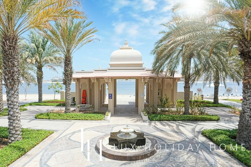 LUX The Grandeur Palm Garden View Suite