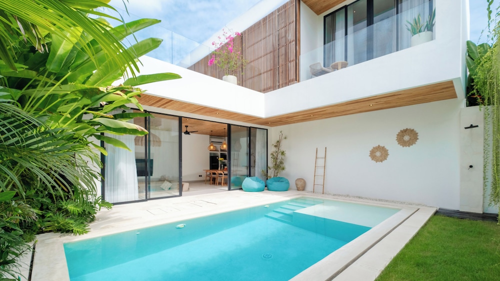 Loona Palm Villas by Villa Finder