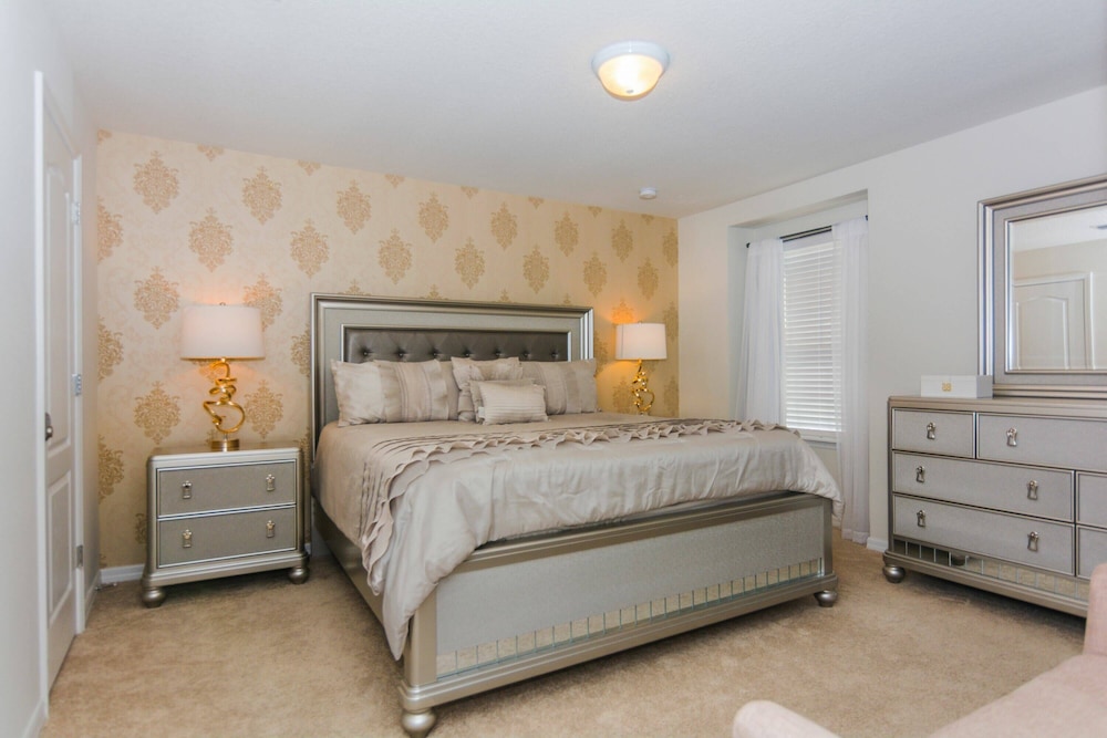 Luxurious Vacation Townhome With Private Pool
