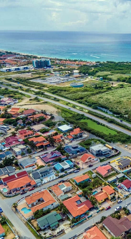 NEW 6 Bedroom Villa 2min Eagle Beach Palm Beach