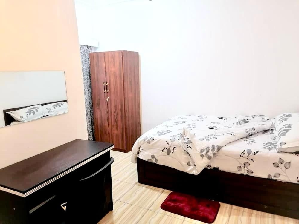 1 Bed House Private Compound With Off Road Parking view 3