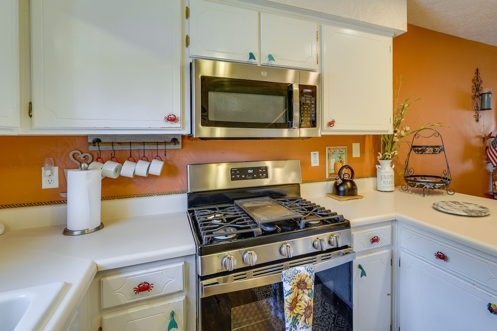 Walk to Beach: PCB Condo w/ Oceanfront Pool Access
