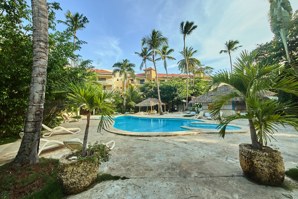 Los Corales Beach Village