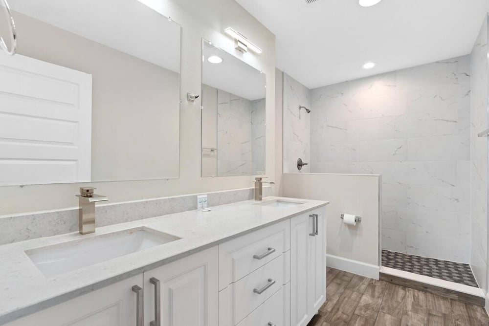 Super Calm- Sleeps 17 W Designs Close TO Parks
