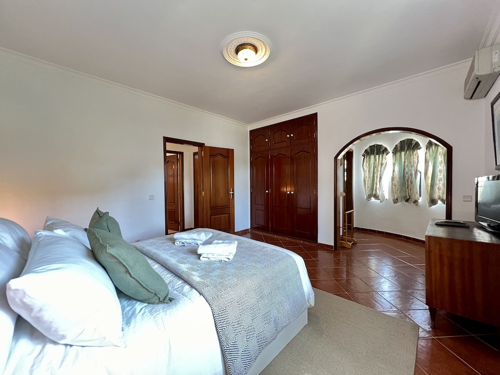 Vilamoura White House Villa by Homing