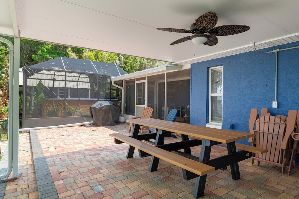 Welcoming Little Blue Lakehouse in Crystal River