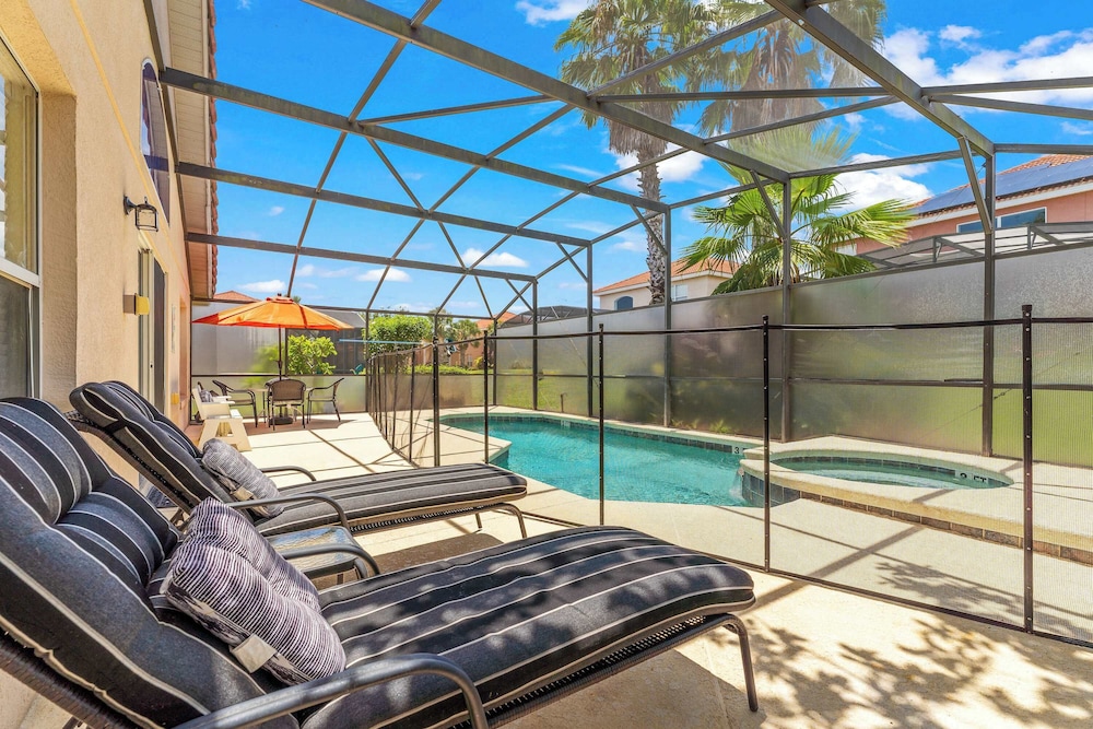 Tropical Oasis on Hypolita - Image 3