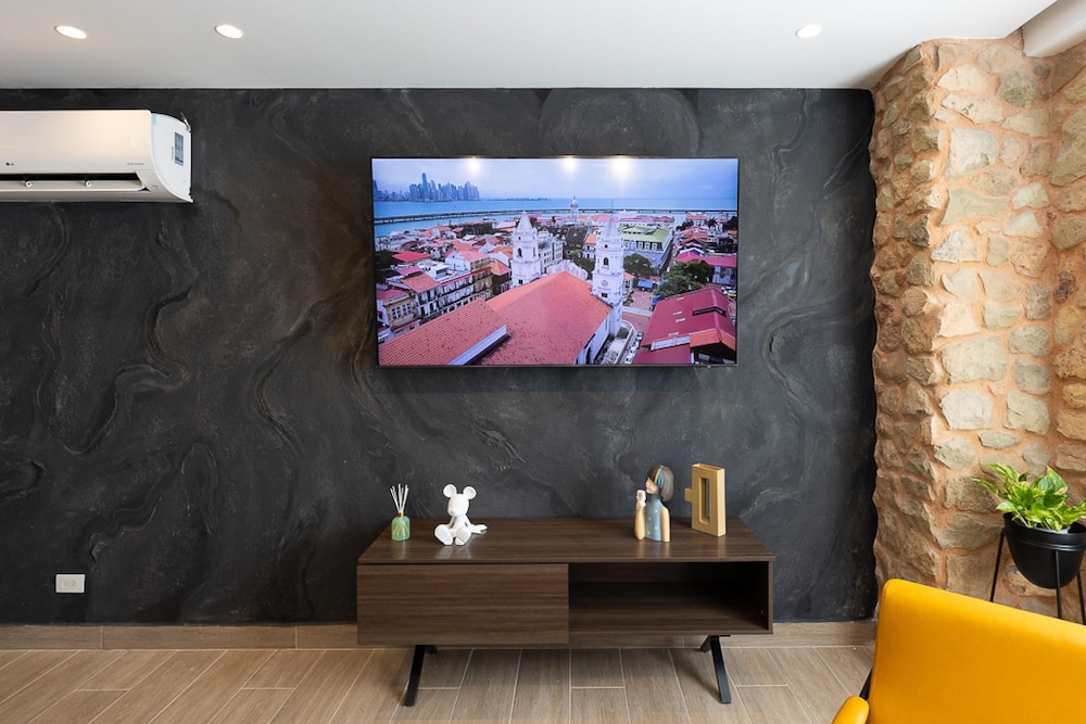 The Danian Condo by Acomodo Casco Viejo
