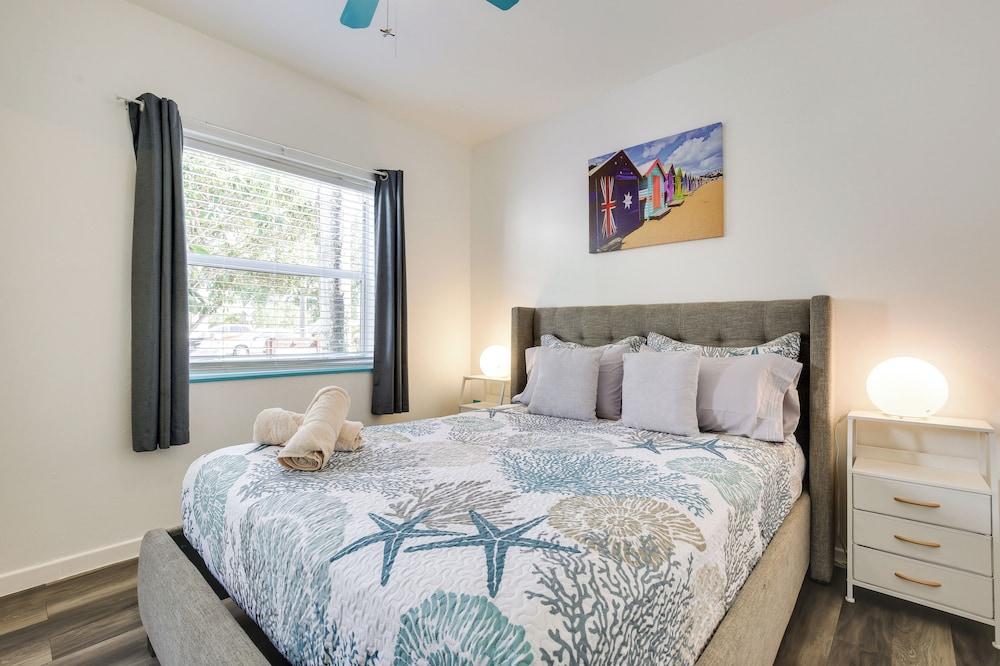 Hollywood Cottage Near Haulover Park: Pets Welcome view 2