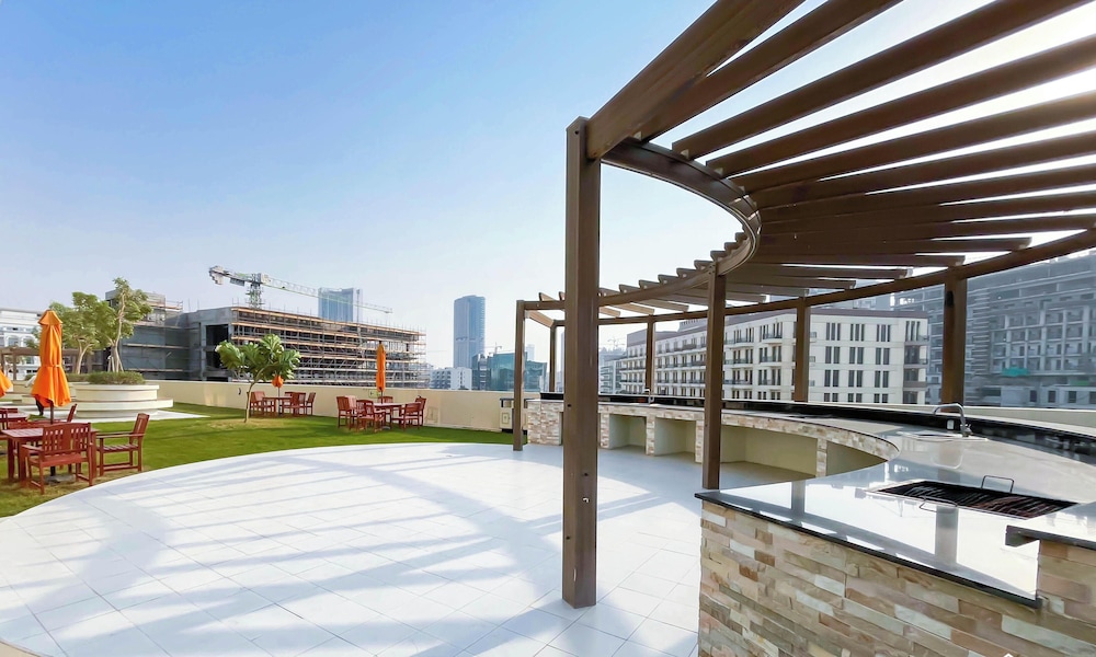 Jewelz Luxury 2BR Balcony, Pool & Garden Views