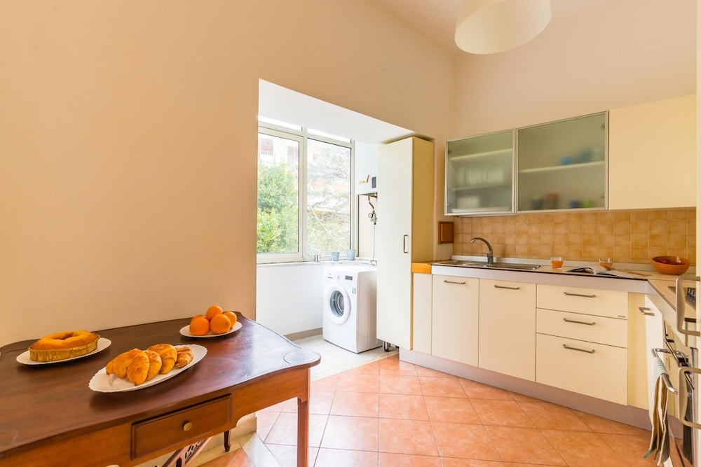 Posillipo Bright Apartment With Parking Space