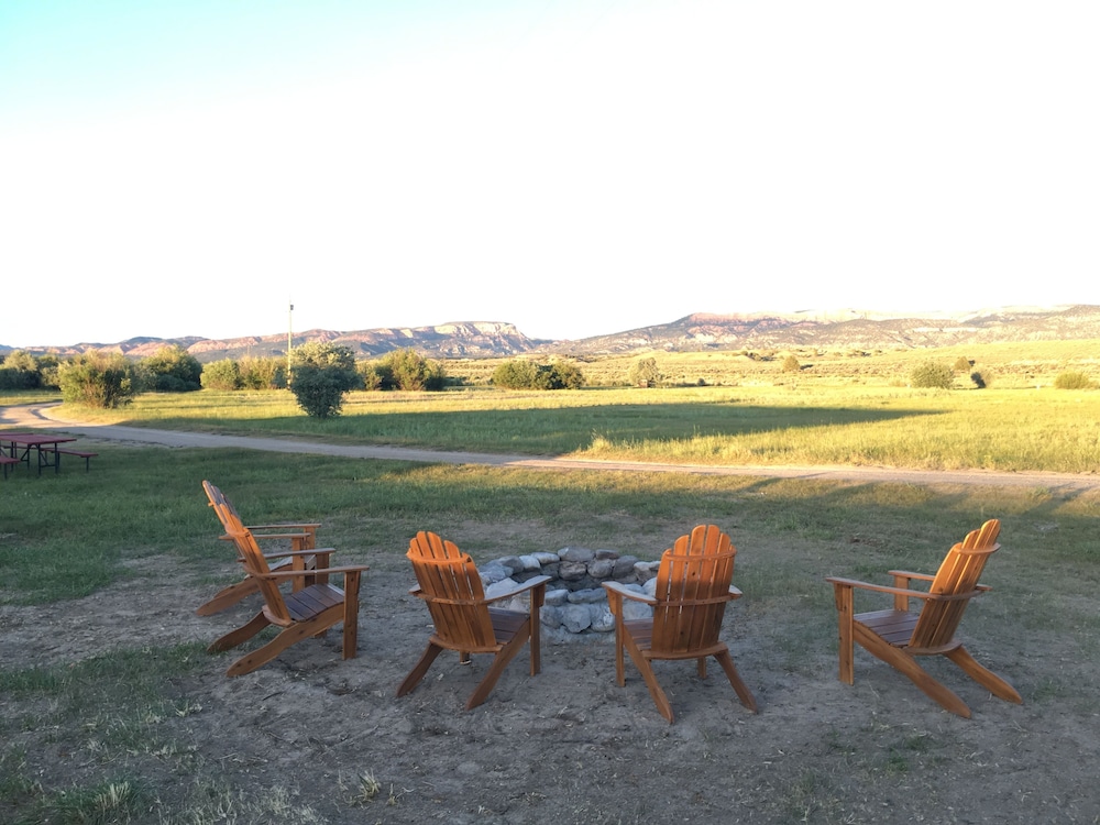 The Riverside Ranch RV Park, Motel & Campground
