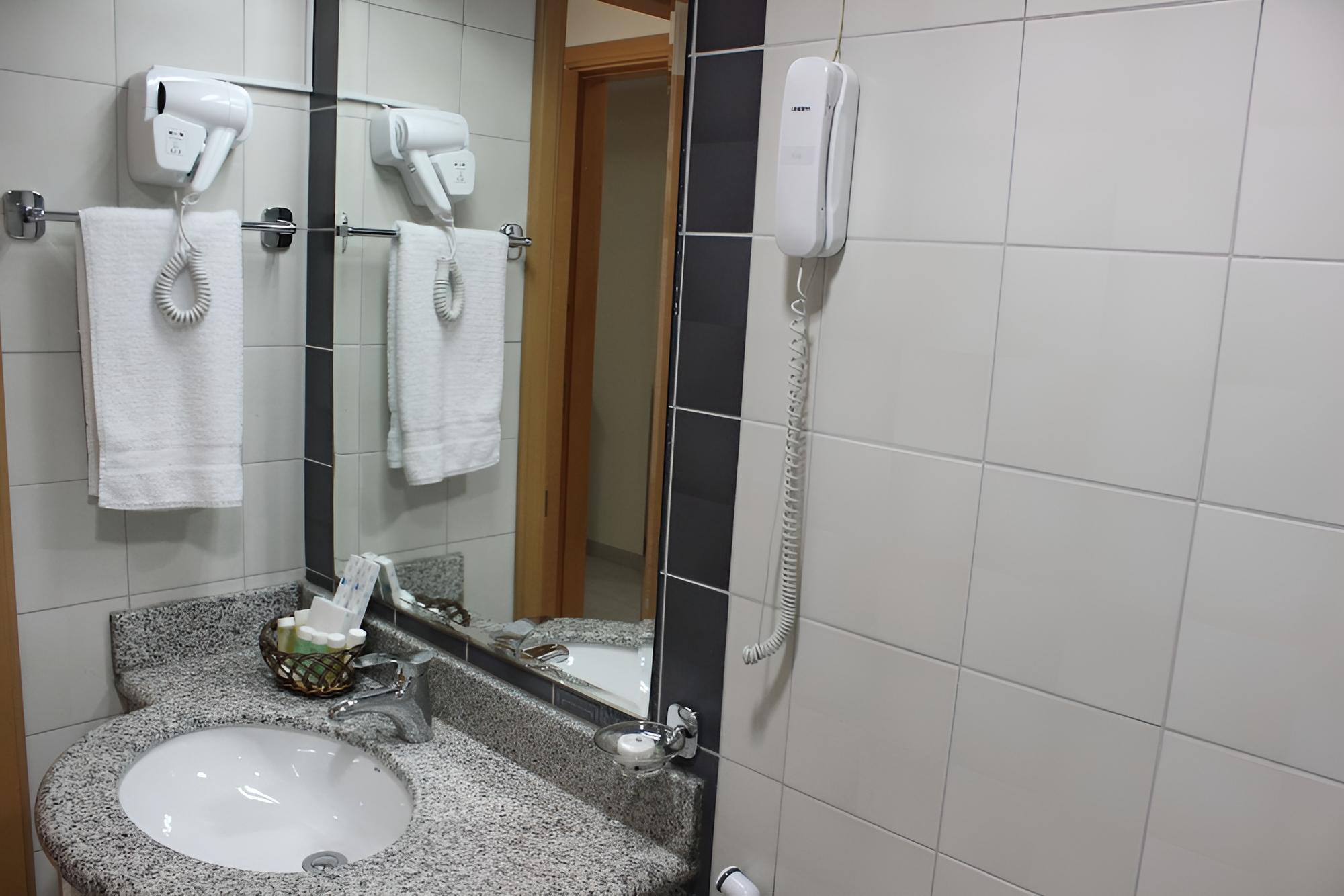 Montreal Naif Hotel